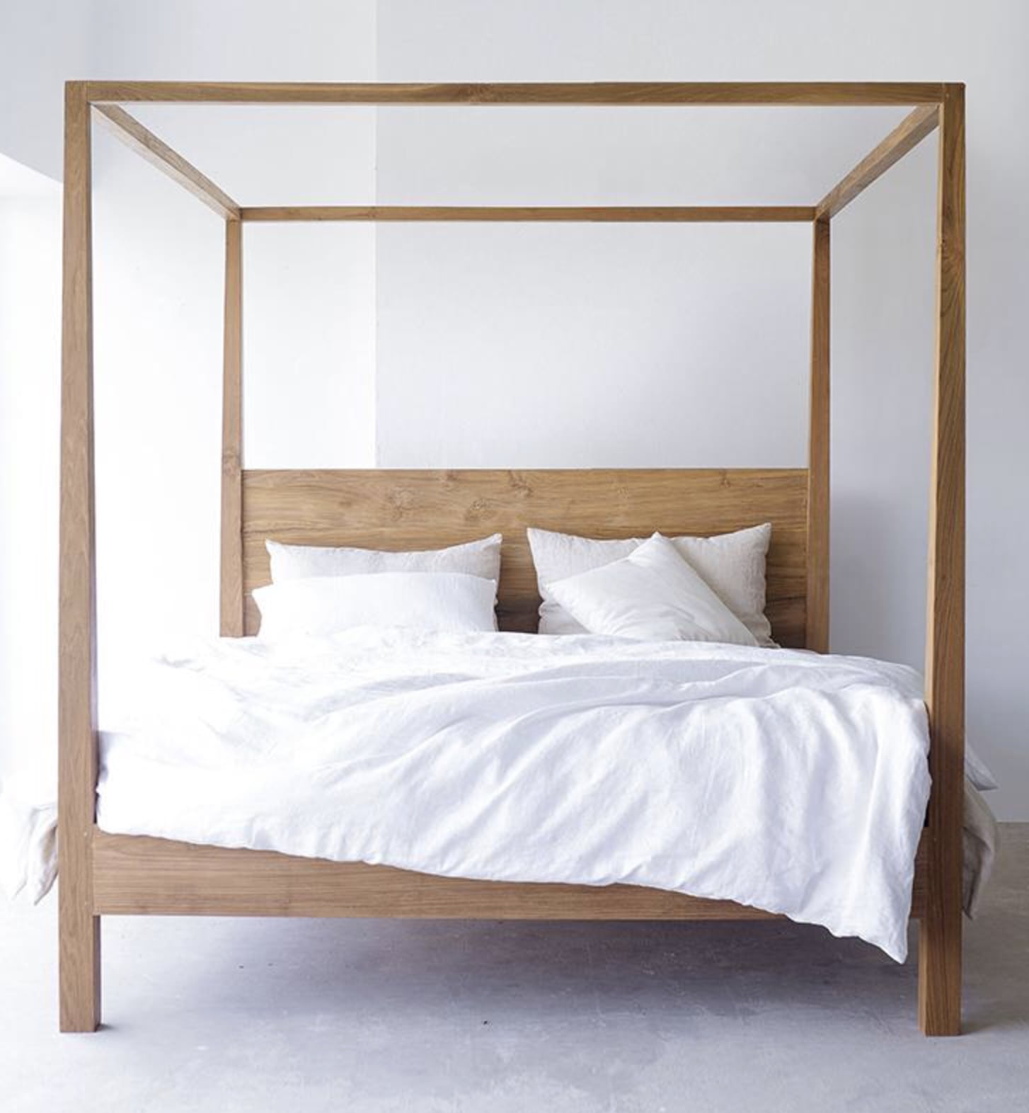 Made to Order Bedroom Furniture. - Four Poster 046-01