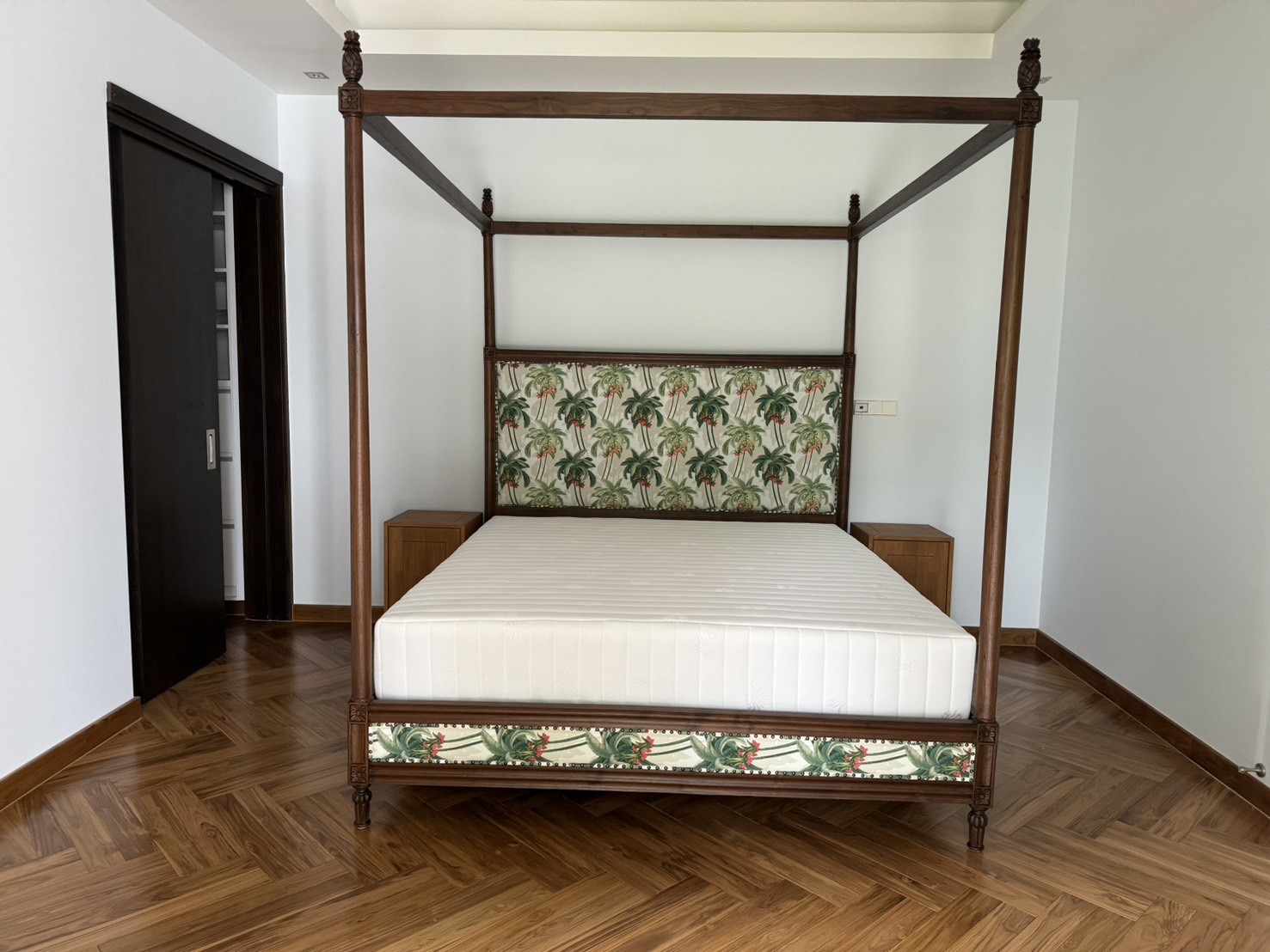 Made to Order Bedroom Furniture. - Four Poster 059
